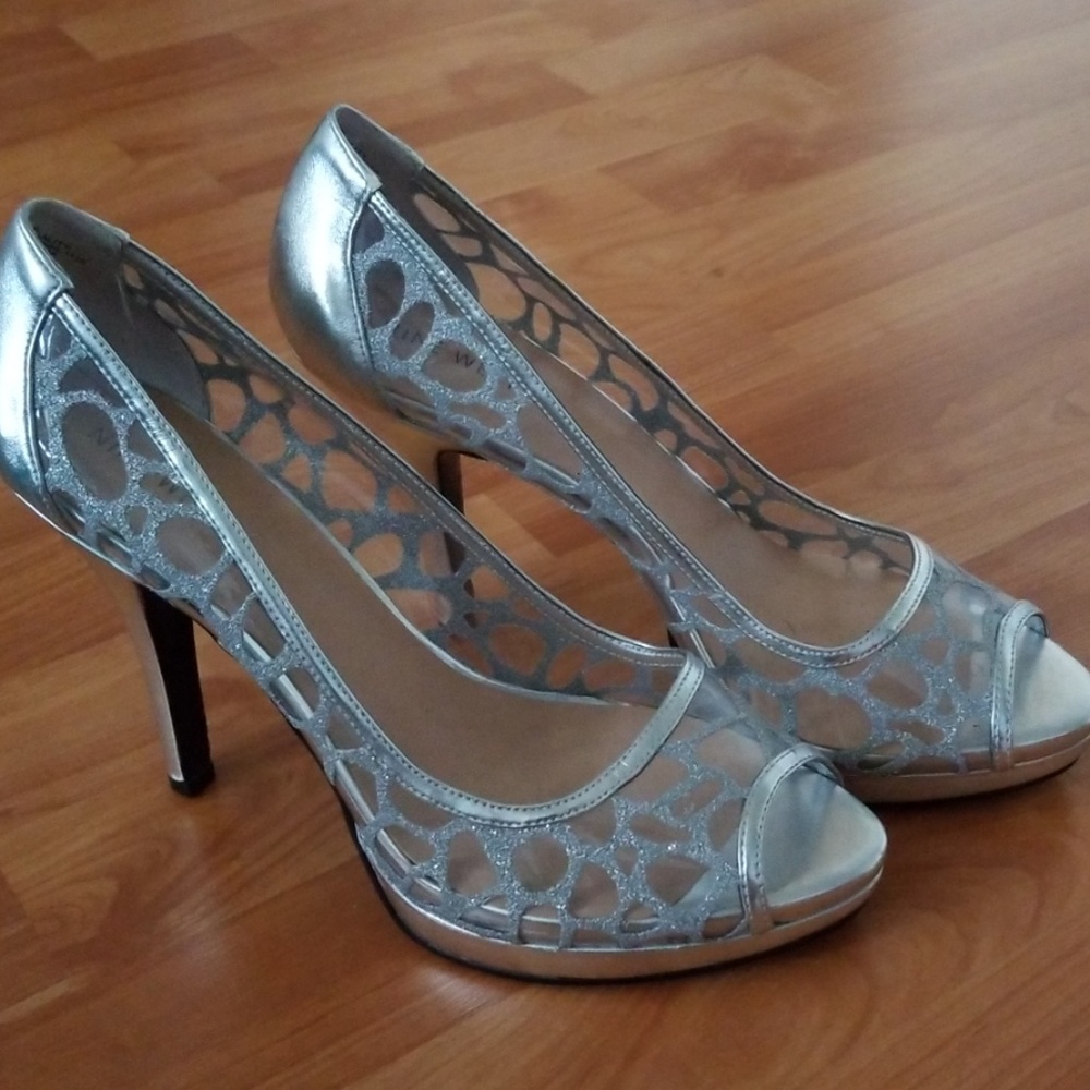 Silver peeptoe heel